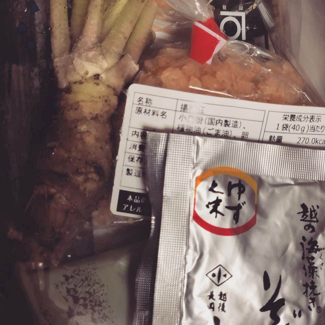 町田康のインスタグラム：「永年の友誼身に沁む大晦日」