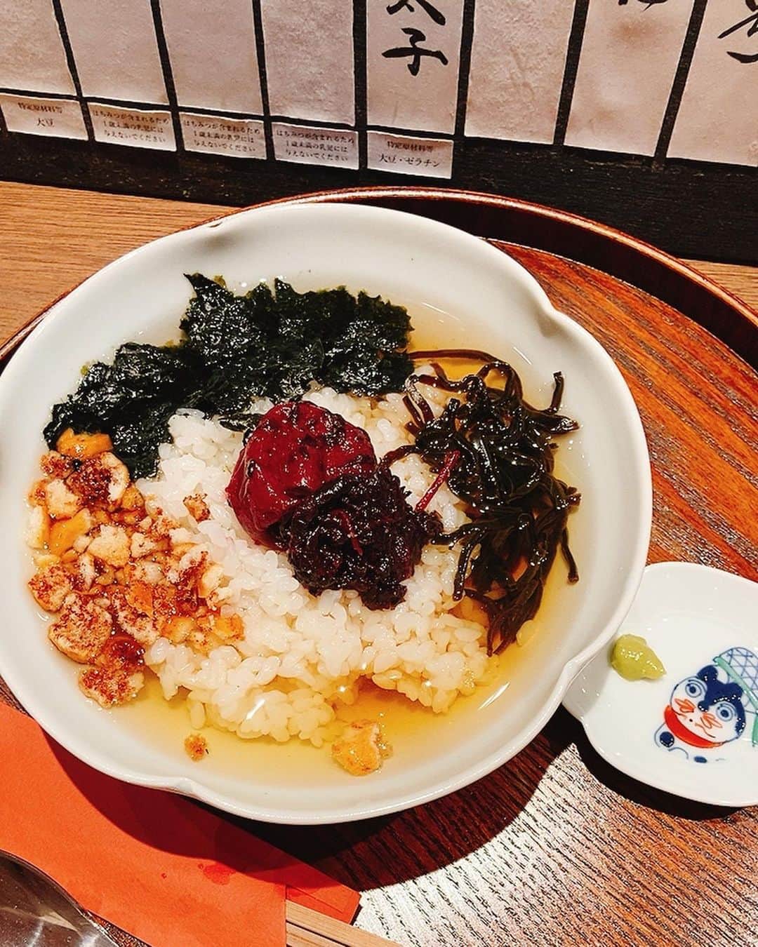 のインスタグラム：「梅納めしてきました😊🌸  #梅納め #立ち喰い梅干し屋 #梅干し #ソラマチ」