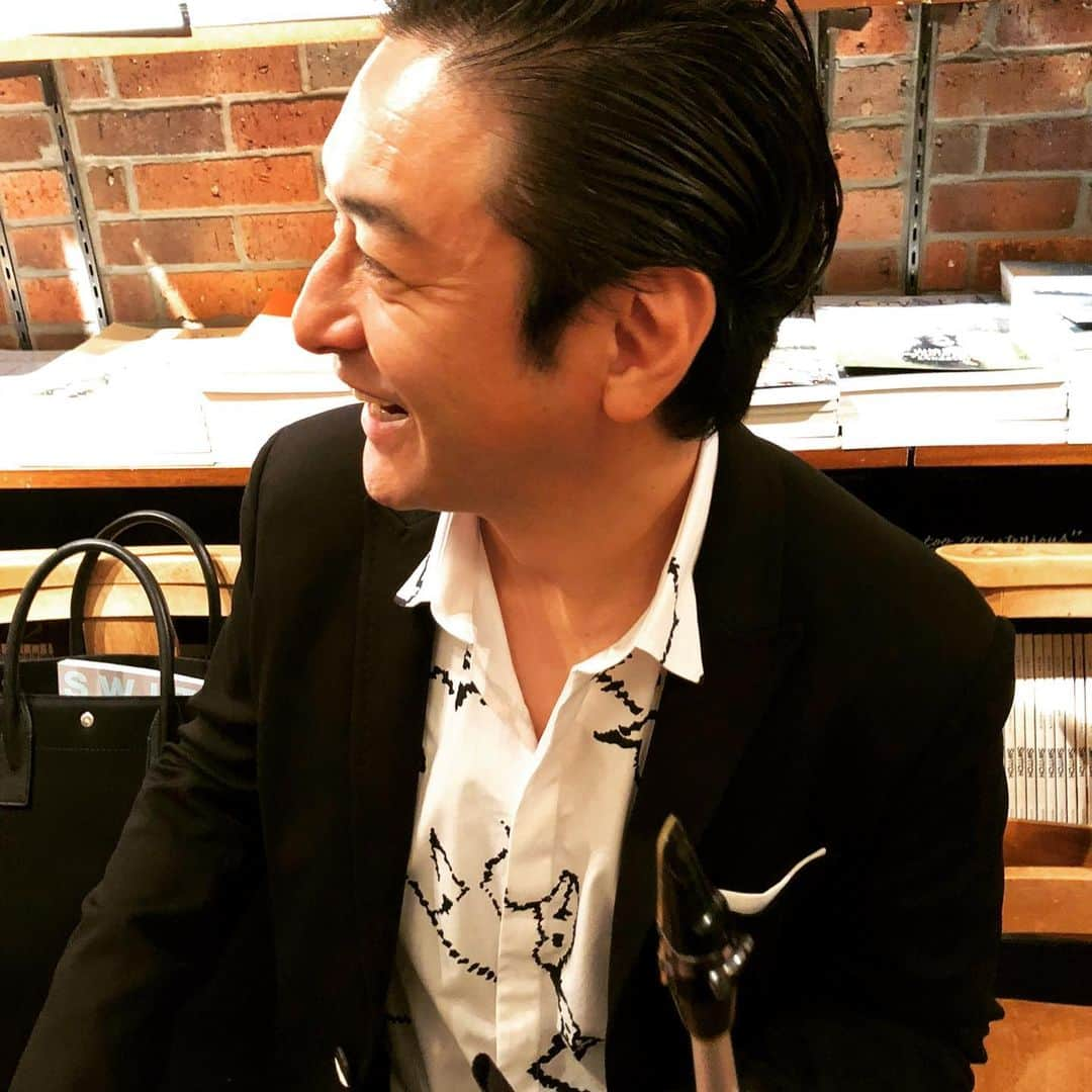 石丸幹二さんのインスタグラム写真 - (石丸幹二Instagram)「一年、ありがとうございました。大変な状況でしたが、音楽や演劇の力を信じて歩みました。皆さんの支えに感謝。来年もどうぞよろしくお願い申し上げます。 #石丸幹二」12月31日 18時17分 - team_kanji_ishimaru