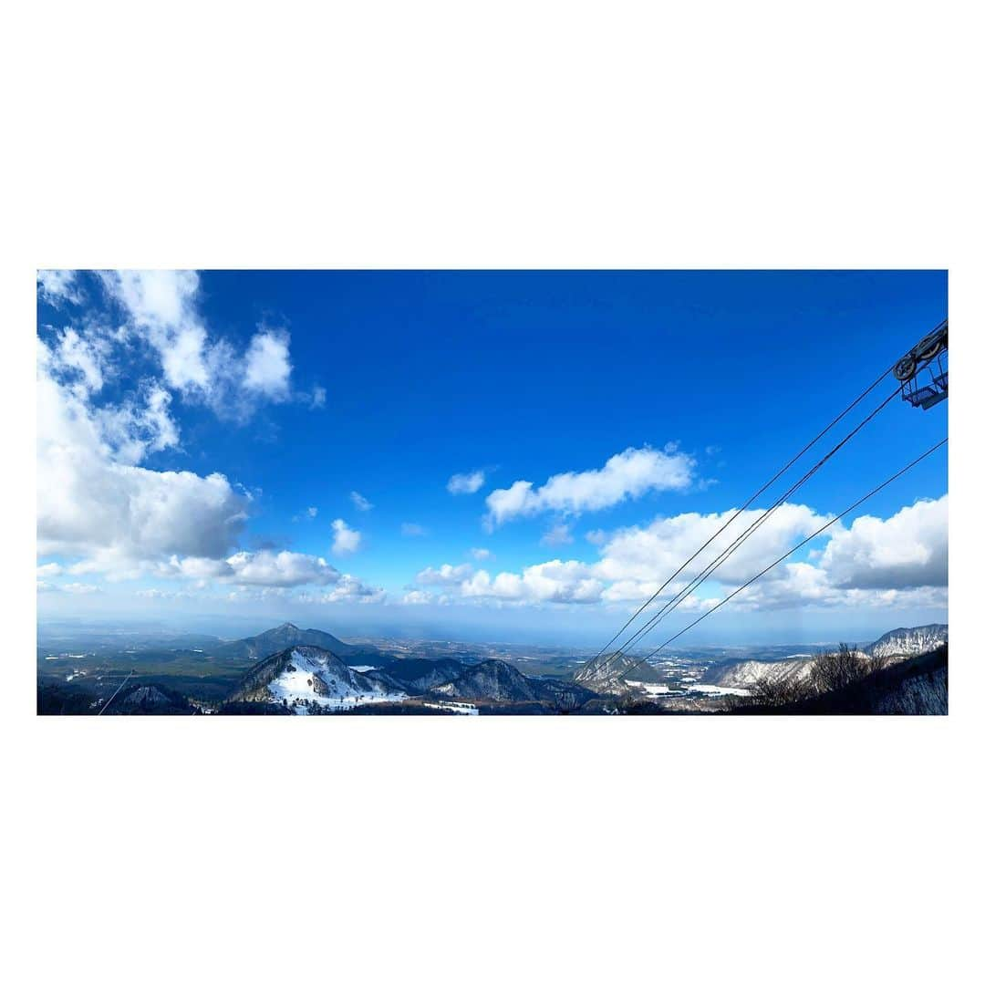 YURINAさんのインスタグラム写真 - (YURINAInstagram)「・﻿ ☃️❄️🏔🏂🌤﻿ ﻿ ﻿ 📸 #snowboard﻿ ﻿ ﻿ ﻿ 2020残りわずか。﻿ 皆さんゆっくりと大晦日をお過ごしですか？🏠﻿ ﻿ ﻿ 1年前は今年がこういう年になるなんて﻿ 誰も想像してなかったけれど、﻿ 沢山のことに気づけた1年。﻿ ﻿ ﻿ 来年はもっと良い年になることを願って🙏🏻﻿ ﻿ ﻿ ﻿ 今年も本当にありがとうございました🐭👋🏻﻿ ﻿ ﻿ ﻿ 来年も宜しくお願い致します🐮🤘🏼﻿ ﻿ ﻿ ﻿ ﻿ ﻿ ﻿ #baseball #プロ野球 #ORIX #Buffaloes #BsGirls﻿ #京セラドーム大阪 #ほっともっとフィールド神戸 ﻿ #yurina_359  #BsGirls2020 #performer﻿ #dance #全力パフォーマンス #フォロー﻿ #高身長女子 #筋トレ女子 #腹筋女子﻿ #トレーニング女子 #ボディメイク ﻿ #野球好きと繋がりたい #オリ姫﻿ #大晦日 #年越し #ありがとう2020﻿ #スノーボード #スノーボード女子 #日本海﻿ #スノーボードウェア #ウィンタースポーツ﻿ #スノーボード好きな人と繋がりたい ﻿」12月31日 18時22分 - yurina_bsgirls_359