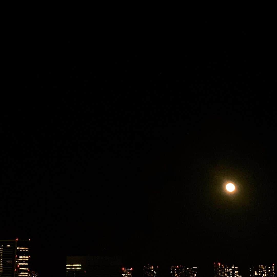 夏木マリさんのインスタグラム写真 - (夏木マリInstagram)「#いまそら #tokyo  #moon  #ゆく年くる年  き、れ、い、、、」12月31日 18時23分 - mari_natsuki