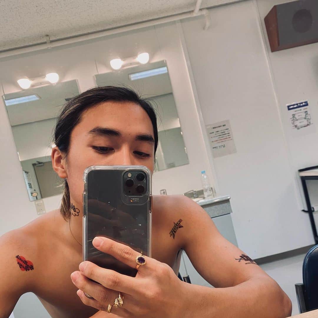 のインスタグラム：「Last post #goodbye2020 #thankyou2020  ありがとうございました:) Love u guys」