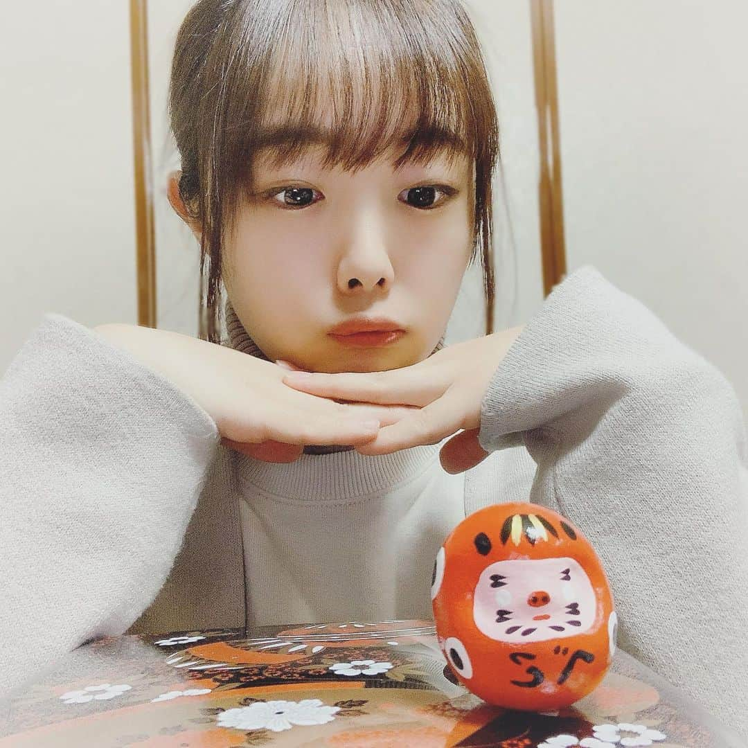 Dorothy Little Happyさんのインスタグラム写真 - (Dorothy Little HappyInstagram)「おばんべこ ૮₍´｡• ᵕ •｡`₎ა ・ ・ 2020/12/31 大晦日を担当だぁ〜♪♪♪ ・ ・ ということで…！！ メンバー全員とのお写真 から始まります🍀 ・ ・ 今年はコロナ禍で大変な時期だったけど、幸せな時間もありました♡♡♡♡♡ ・ ・ 1年間ありがとうございました〜 また来年お会いしましょ〜 Instagram更新も続きます⚐ﾞ ・ ・ ・ ・ (おせち料理と... なんと👀べこだるま🐮🌼 出会った時は感動しました(笑) ・ ・ #dorothylittlehappy  #大晦日」12月31日 18時26分 - dorothy_little_happy