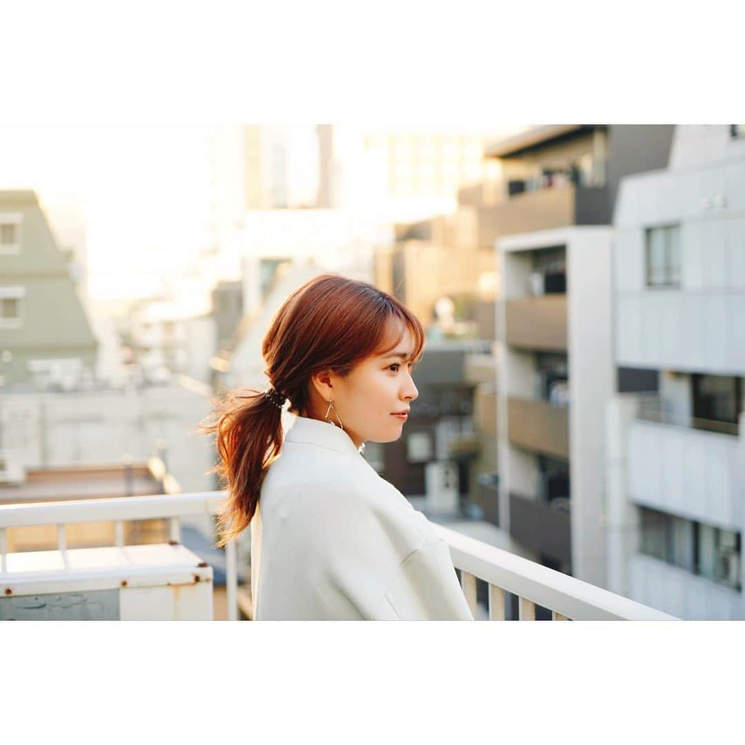 脇田もなりのインスタグラム：「2020年ありがとうございました✨ 沢山の方々に支えられて 乗り越える事ができました！！😭 本当にありがとうございます☆ お体に気をつけてお正月を過ごしてください🎍🍶 良いお年を〜♪  #2020 #12月31日 #monari #singer #jpop #artist #photo #📷 #良いお年を #🎍 #🍶 #ありがとう」