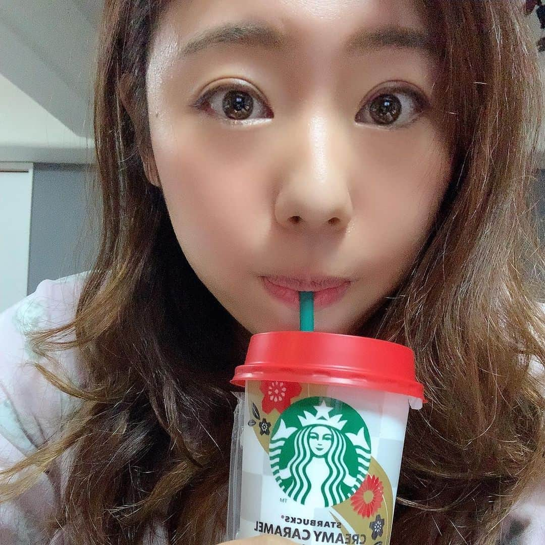 細田采花さんのインスタグラム写真 - (細田采花Instagram)「ついに始まった！一年あっという間でした！今年も色んな事がありましたが、沢山の方々に支えられ無事に一年を終えることができてホッとしています！来年も感謝の気持ちを忘れずに沢山のことに挑戦していきたいと思いますので、来年も宜しくお願い致します！皆様良いお年をお迎え下さい。」12月31日 18時42分 - raripy.skating