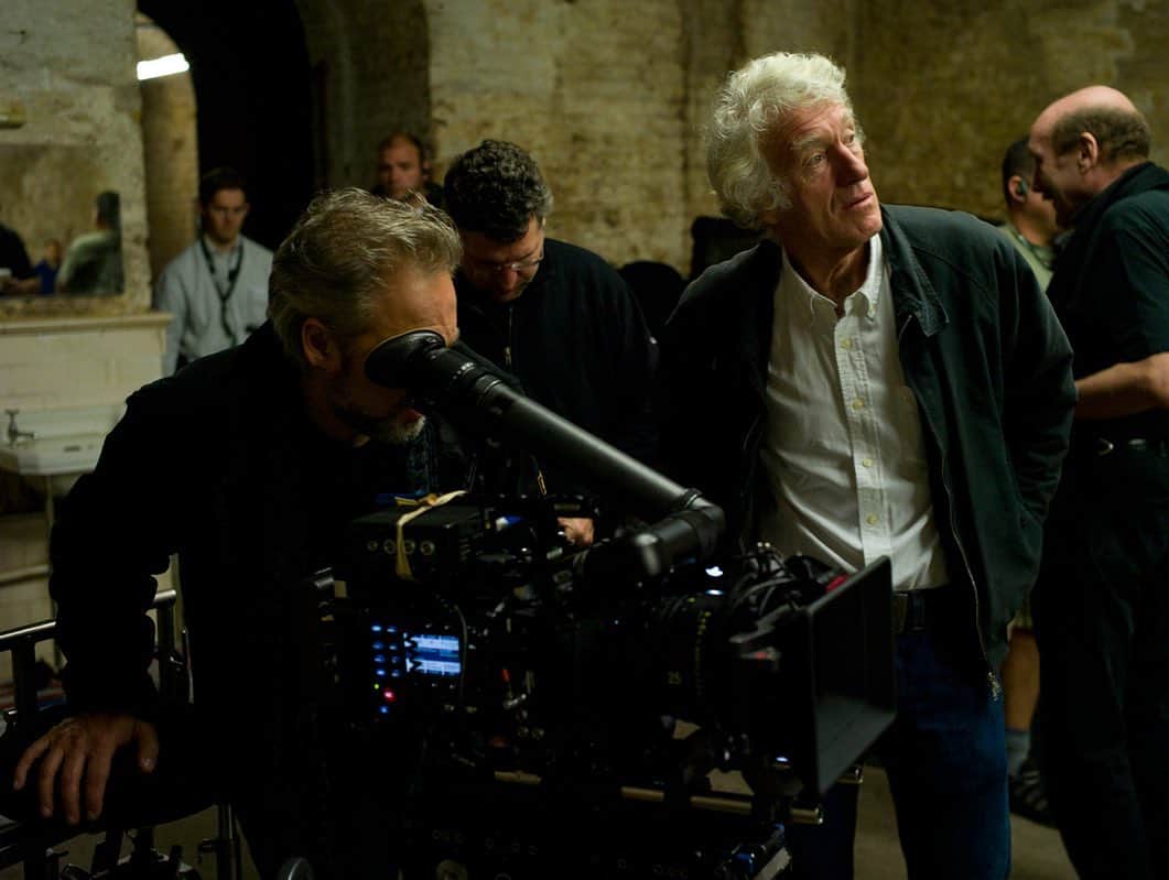James Bond 007さんのインスタグラム写真 - (James Bond 007Instagram)「Congratulations to Roger Deakins who has been awarded a knighthood in the New Years Honours List 2021. Producers Michael G. Wilson and Barbara Broccoli said: "Roger is truly a great visionary of our time. His cinematography always brings depth and humanity to the screen. His uncompromising commitment to the work is unparalleled, he is a wonderful collaborator. We feel incredibly privileged that he created the stunning visual identity of Skyfall. Many, many congratulations to a great master.”」12月31日 18時34分 - 007