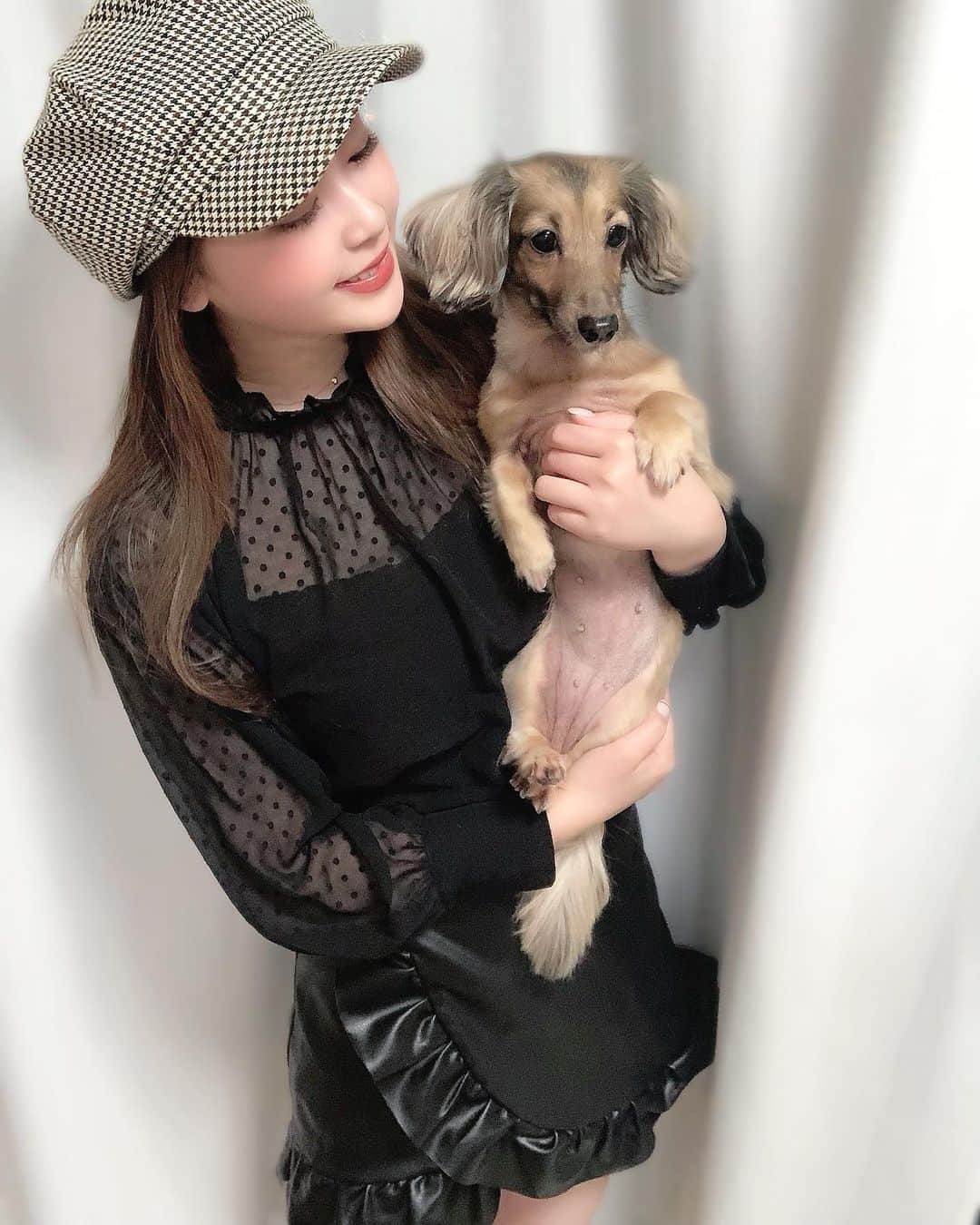 藤川沙弥のインスタグラム：「ブラウス系は着回し効くから助かるね🤫 今年も残すところ あと数時間だ〜☃️🤍 ガキ使始まったね📺🥰👍🏻  #stylingbyketty #jlounge_style」