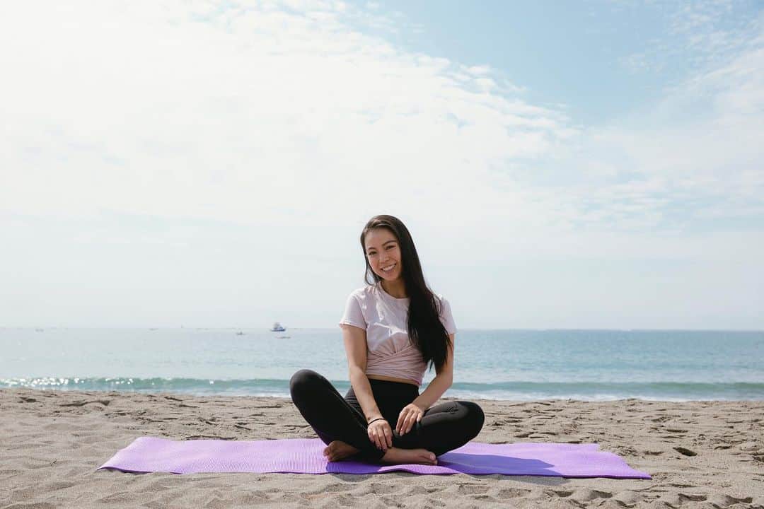 水野亜彩子のインスタグラム：「2020年、皆様のお陰でサーフィンのLive中継の解説者🏄🏽‍♀️🎤として、ピラティスインストラクター🧘🏽‍♀️として、とても充実した1年を過ごす事が出来ました💫 2021年も感謝の気持ちを忘れずに全力で突き進んでいきますので、よろくお願い致します🌞❤️ . 良いお年をお迎え下さい🌼」