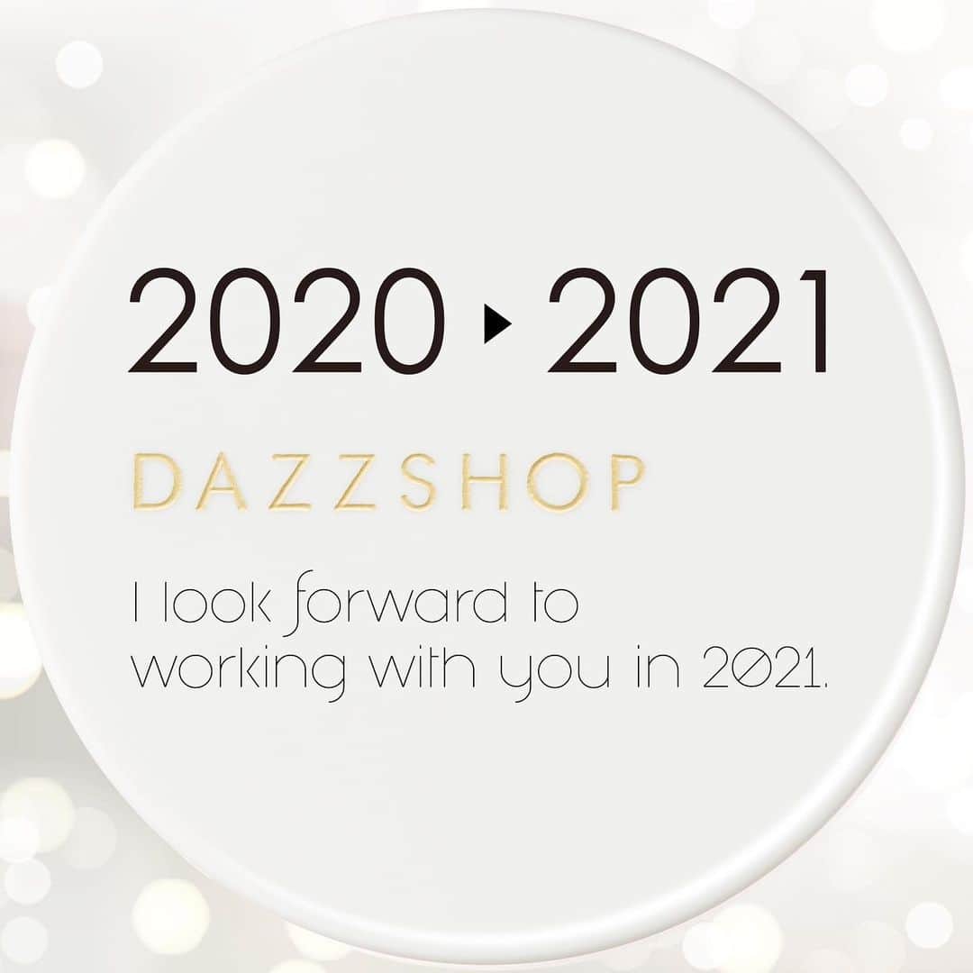 dazzshop officialのインスタグラム：「. . HAVE A BRIGHT NEW YEAR! . 2020年9月、DAZZSHOPは新たなフィールドに向かいスタートをした記念の年。 たくさんの皆様にご愛顧頂き、誠にありがとうございました。 来年も何卒、宜しくお願いいたします。 . . #DAZZSHOP #ダズショップ #newyearseve #良いお年を @dazzshop_beauty」