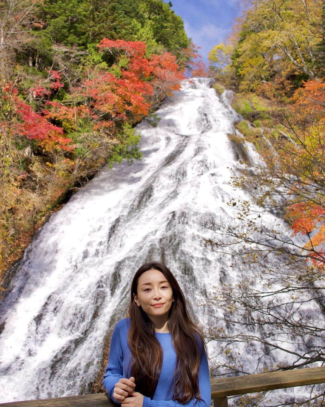 佐々木あさひのインスタグラム：「本厄と八方塞がりが重なり ビビりながら迎えた2020年。  一年過ごしてみれば 大病にかからず 家族も皆健康で 大好きな海外旅行は行けなかったけれど 代わりに日本の素敵なところを沢山知ることができた。  今まで以上に四季を感じられたし 今まで以上に当たり前の事に感謝できた  難しい１年だったことは間違いないけれど 大切なことに気付く時間を頂けたことは とてもとても有り難く思います。  相変わらずYouTube以外のSNSは超不定期投稿の私ですが、来年も引き続き宜しくお願い致します。 世界中が愛に溢れる年になりますように🌍💖✨  良いお年をお迎えください✨✨」