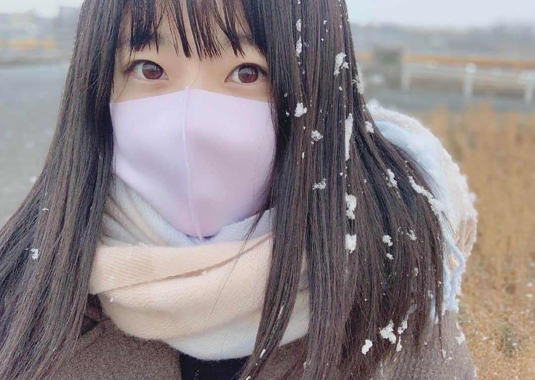 瀧野由美子のインスタグラム：「﻿ ﻿ 2020年 お世話になりました！﻿ あっという間の1年でした〜〜🥺﻿ 大晦日は3年振りに実家で﻿ 紅白とガキ使と〜〜！﻿ まったりゆったりします🥸﻿ ﻿ 来年もよろしくお願いします😌﻿ 皆様、良いお年を〜〜﻿ ﻿ ﻿ #STU48 #瀧野由美子﻿ #初雪 #実家なのですっぴん  #マスク必須」