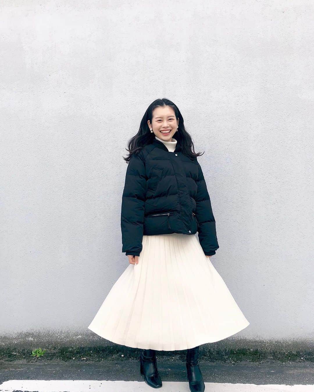 林穂乃花のインスタグラム：「. 今年1年本当に色々なことがあって、不安になることも、嫌なことばかり考えてしまうことも。 でも、考え方次第で、ふとした幸せに気がつき 楽しく過ごすことができたと思います☻ˎˊ˗   2021年は、普通に過ごせる日常が戻ってきますように😌  いつもコメントくださる皆さんも、dmくださる方も 本当に本当に、ありがとうございます🤍 お返事をすることができないのが残念ですが、全て拝見しています⋆ 皆さんからの、コメントdmを読むことが大好きです☻  2020年も残り僅か、寒くなるみたいなので、暖かくして、美味しいものをいただいて、沢山笑って✨ 良いお年をお迎え下さいね☻ ほかほかした気持ちで、2021年をスタートさせることができますように...⸝⋆」
