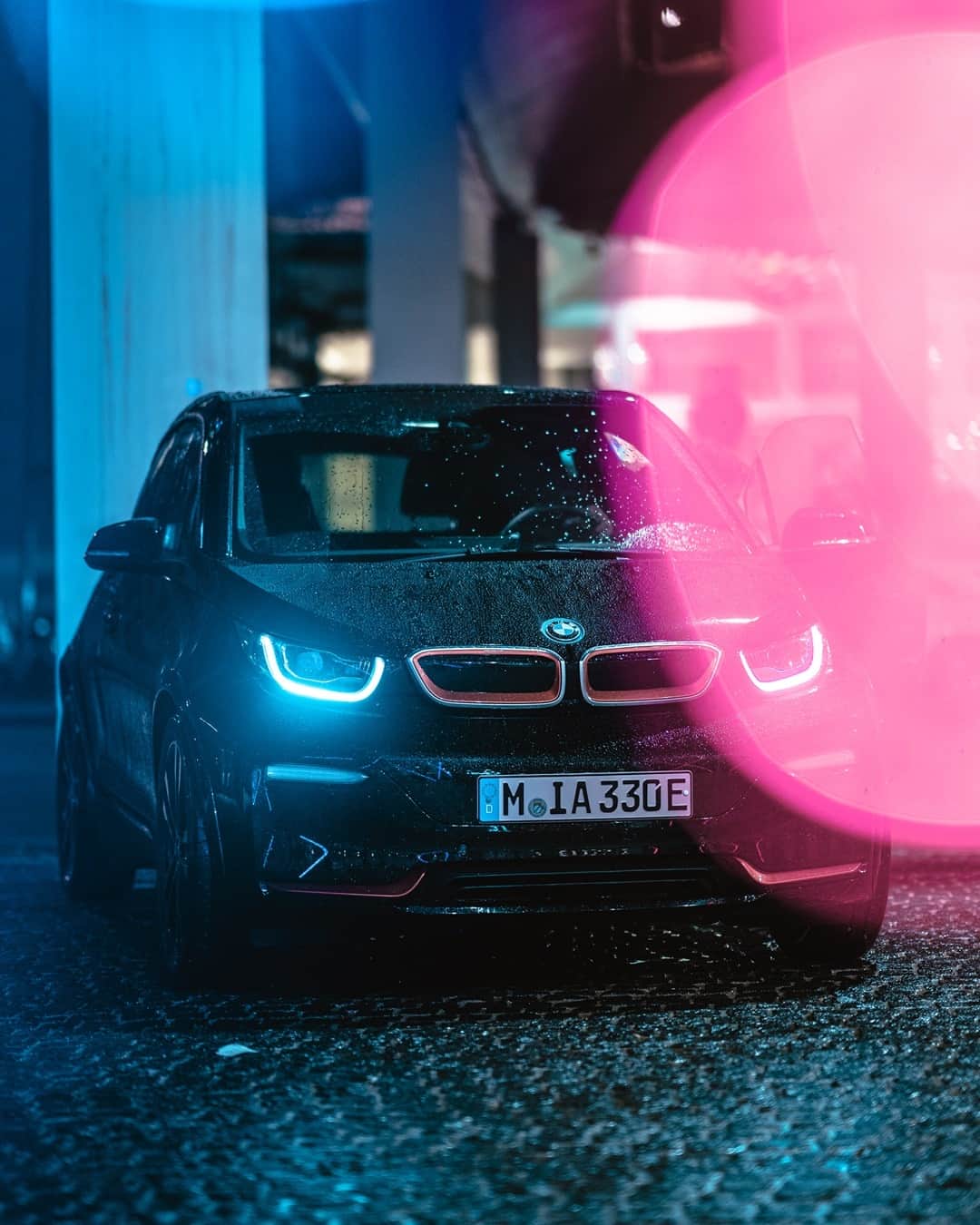 BMWのインスタグラム：「Let your true colors come to the surface. The BMW i3s Edition RoadStyle. #THEi3 #BMW #BMWi3 #bornelectric @BMWi  __ BMW i3s (120 Ah): Energy consumption in kWh/100 km (combined): 14.6–14.0. CO2 emissions in g/km (combined): 0. Further information: www.bmw.com/disclaimer.  	 Acceleration (0-100 km/h): 6.9 s. Power: 135 kW, 184 hp, 270 Nm. Top speed (limited): 160 km/h.」