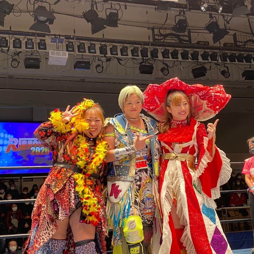 高橋奈苗のインスタグラム：「#iceribbon 後楽園‼️ 闘いおさめ、ありがとうございました🔥 アイスリボンのみんなに復帰を歓迎してもらいました、いろんな意味で！星いぶき選手のチョップ、つくし選手のエルボー、山下りなのタックル！いいのもらった！ リングにかえってこれたからこそだね。 さて、 これにて2020年終了です。  本年もご支援いただいた皆様ありがとうございました！  これから来る年が皆様にとってよい一年になりますように✩.*˚  来年は高橋奈七永、爆上がりの年にします！！！  ついてこーい‼️  SEAdLINNNG開幕戦は2021年1月11日（月・祝）11:30〜 後楽園ホールです。皆様のお越しを心よりお待ちしております！！  #SEAdLINNNG #高橋奈七永  #大晦日 #2020 #yearend」