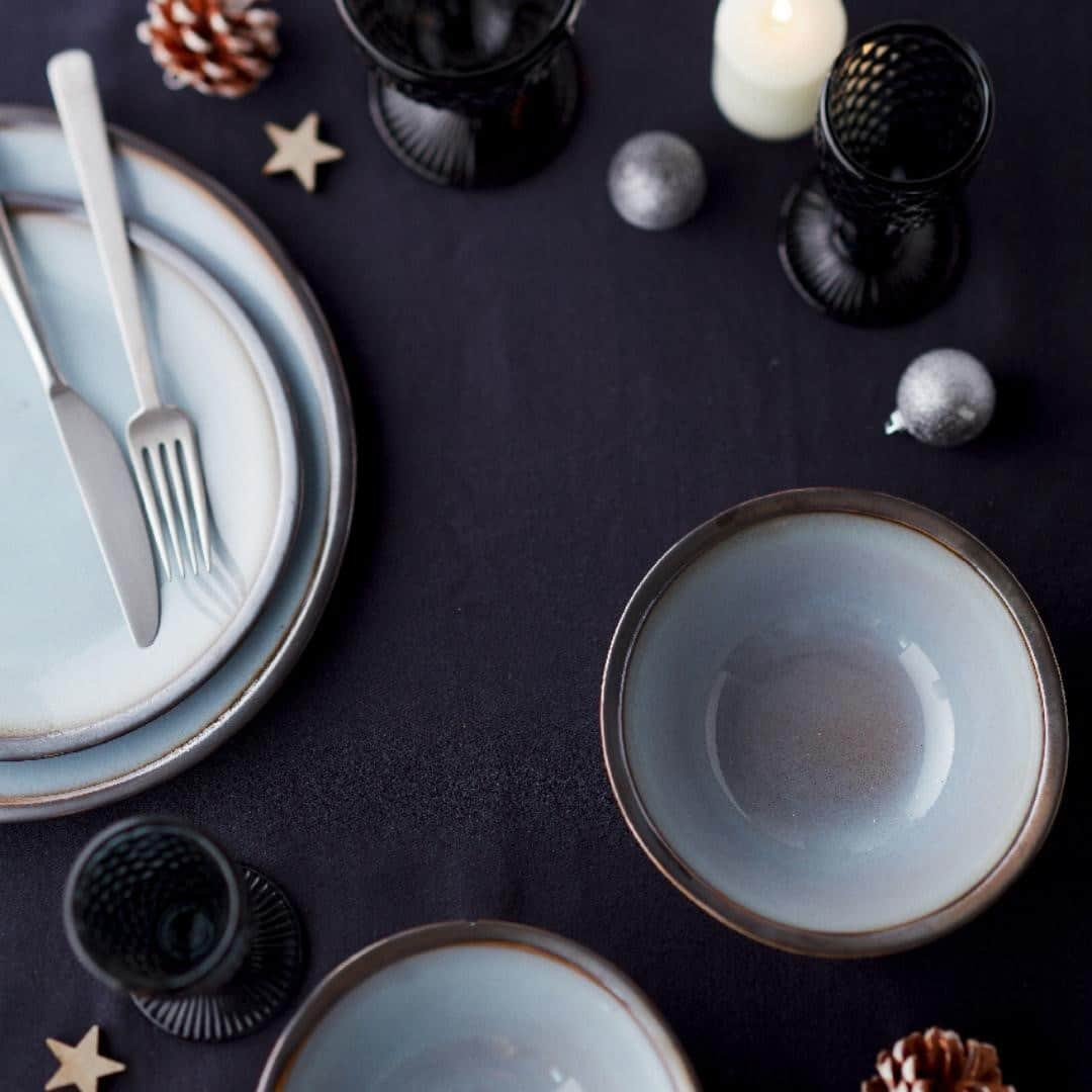 Carrefour Franceさんのインスタグラム写真 - (Carrefour FranceInstagram)「Ce soir c'est le grand soir ! Que pensez-vous de notre décoration grise et dorée pour l'occasion ? ⭐  #decotable #nouvelan #newyear #Carrefour」12月31日 19時00分 - carrefourfrance