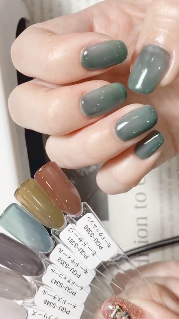 なかやまちえこのインスタグラム：「カラー塗布と完成まで！ Apply a color gel ,complete！⠀ ⠀ ※YouTubeに全編載ってます☺️ ⠀ PREGEL・Betty gel・きまぐれキャット・PREANFA・PREXY商品は、ネイリストの方は↓ ⠀ プリモール @nail_premall ⠀ http://gelnailshop.com/ ⠀ ⠀ キャンディポケット @candypocket_official ⠀ http://www.beautysupport.jp/sm/script_main/shoptop.php ⠀ ⠀ セルフの方は↓ ⠀ ジョイアート @joyartofficial ⠀ http://joyart.biz/ ⠀ ⠀ にて購入頂けます☺️⠀⠀ ⠀ #nail #nails #nailart #ネイル #美甲 #ネイルアート  #japanesenailart #manucure #japanesenails #manicurist #gelnails #أظافر #네일아트 #미용 #vẽmóng #ngườiđẹp  #เพ้นท์เล็บ #искусствоногтя #artedeuñas #เพ้นท์เล็บเจล #ジェルネイルデザイン #ネイルデザイン #senikuku #nagelkunst @pregelofficial」