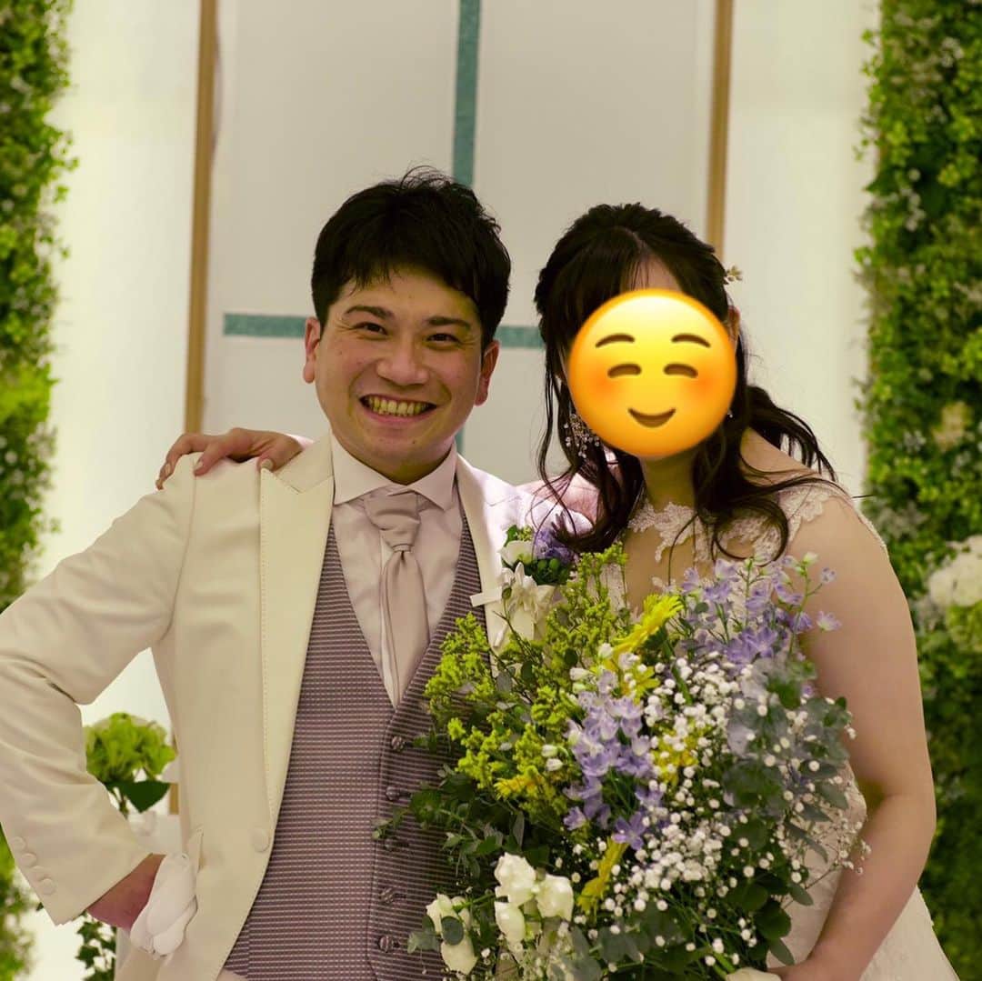 センターうるしさんのインスタグラム写真 - (センターうるしInstagram)「年明けに引いたおみくじは『半吉』 吉凶半々らしいです。  みんなが大変なことになって、確かに僕も良くない影響を受けましたけど 良いタイミングで結婚パーティーを開き、みなさんにお祝いしてもらっただけで大吉な年でした😆  今年もお世話になりました。 来年もよろしくお願いします！！」12月31日 18時52分 - sharkun0716