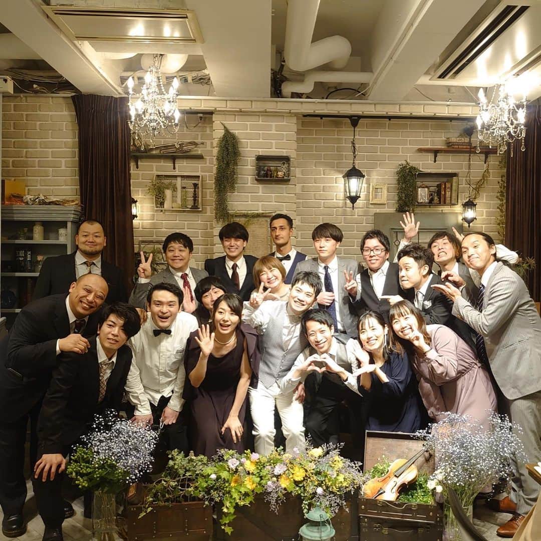 センターうるしさんのインスタグラム写真 - (センターうるしInstagram)「年明けに引いたおみくじは『半吉』 吉凶半々らしいです。  みんなが大変なことになって、確かに僕も良くない影響を受けましたけど 良いタイミングで結婚パーティーを開き、みなさんにお祝いしてもらっただけで大吉な年でした😆  今年もお世話になりました。 来年もよろしくお願いします！！」12月31日 18時52分 - sharkun0716