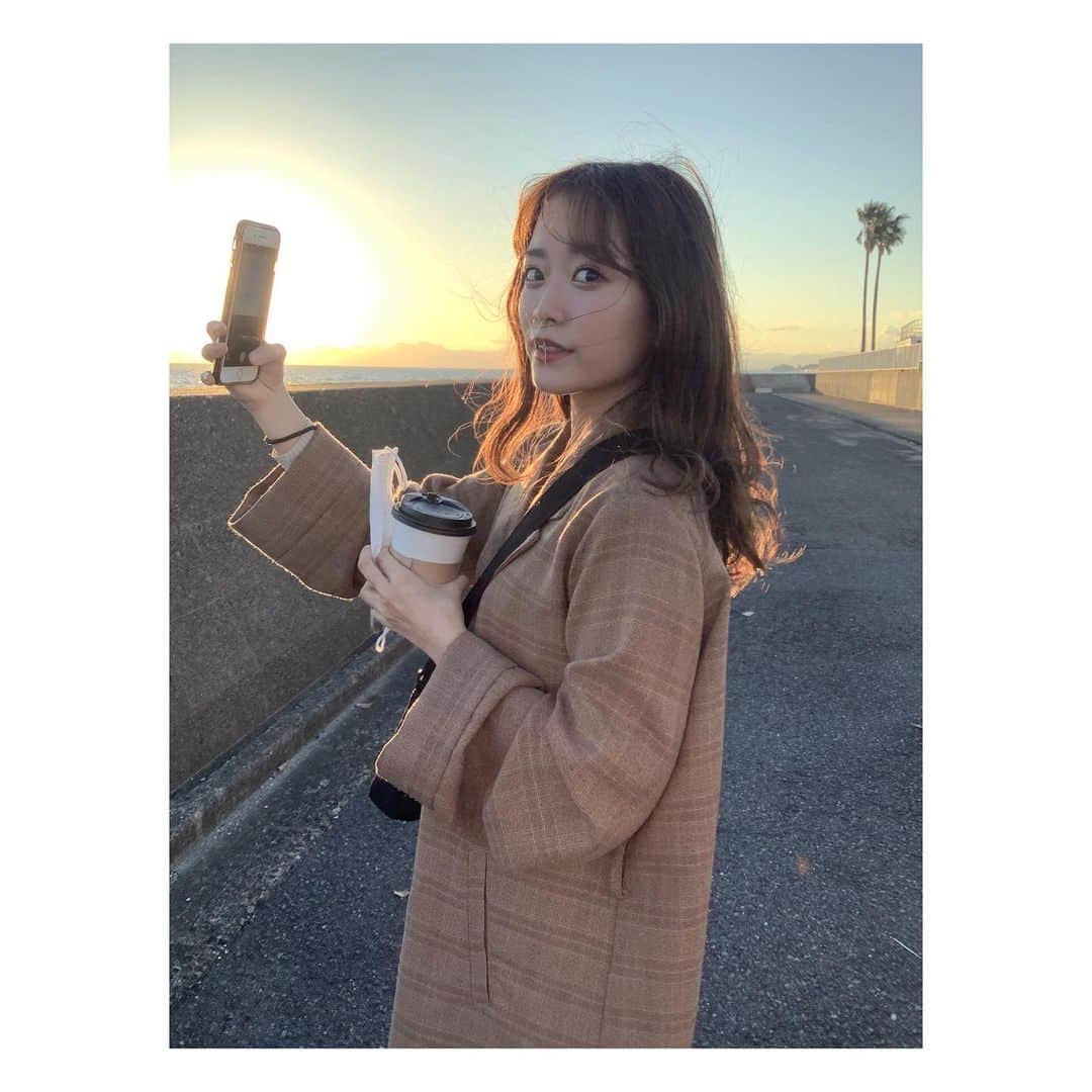 林愛夏のインスタグラム：「2020年﻿ ﻿ とても苦しい時代になってしまいましたが﻿ 嬉しい再会や新しい出会いに恵まれ﻿ 私にとって忘れられない一年になりました。﻿ ﻿ 本当にありがとうございました！﻿ ﻿ 引き続きお身体を大事にお過ごしください。﻿ 早く安心できる日常が戻ります様に。﻿ ﻿ 今年も残りわずかになりましたが﻿ 良いお年をお迎えください✨﻿ ﻿」
