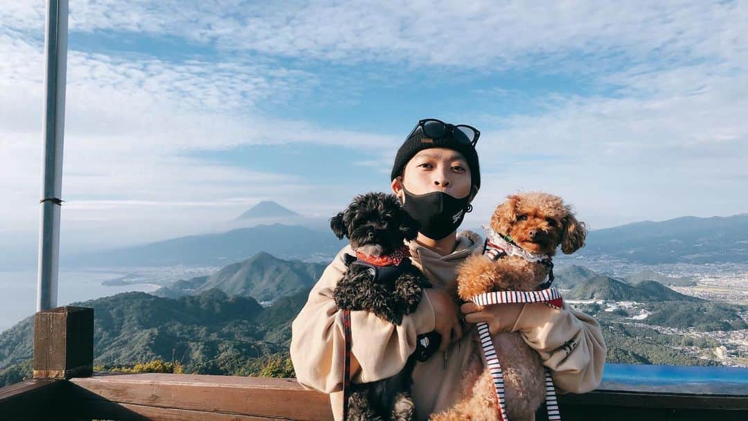 山中拓也さんのインスタグラム写真 - (山中拓也Instagram)「今年もお世話になりました！ 2020年ほんまに大変な年やったなぁ。。。 正直辛くなってしもた時もあったけど、みんなの応援があったから精一杯今年は今年で頑張れました。ホンマにありがとう！ 来年はお互いもっと飛躍の年にしよな！」12月31日 19時00分 - oraltakuya