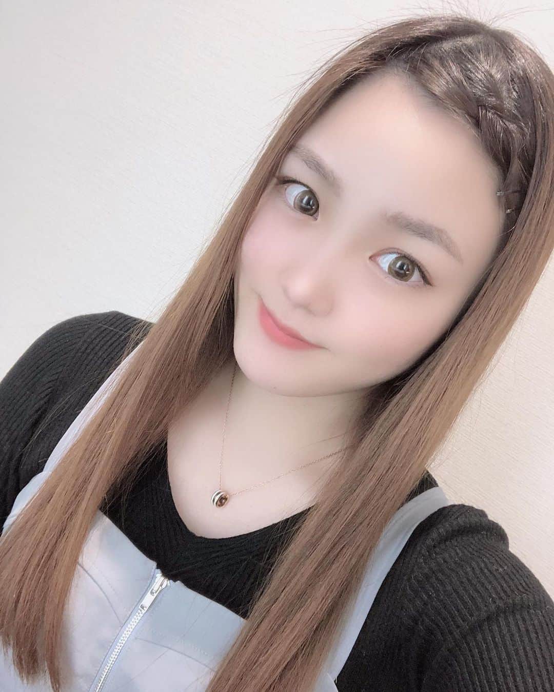 白河希美さんのインスタグラム写真 - (白河希美Instagram)「いよいよ今年もあと少しですね🌟﻿ ﻿ みんなはどんな大晦日を過ごしてるのかな？🤔﻿ ﻿ 私は今から仕事です😂😂😂﻿ ﻿ 今年は本当にいろいろありました‼️﻿ こんな自分勝手な私を応援してくれたみんなには本当に感謝しかないです🙏✨﻿ ﻿ 来年はどうするか全然決めてないけど変わらず白河希美を応援していただけると嬉しいです💕﻿ ﻿ あとね、来年は前髪なしのおでこだしスタイルで大人な女性になりたいと思います😆✨﻿ ﻿ みなさん、良いお年を〜⛩﻿ ﻿ #年末#大晦日#今から仕事#泣きそう﻿ #さよなら2020#来年は良い年になりますように ﻿ #よいお年を #みんな大好き﻿ #foryoupage #foryou#fyp」12月31日 18時57分 - nozomi_shirakawa