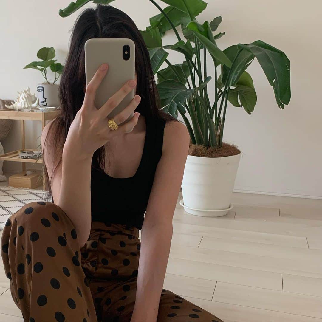 Alisaのインスタグラム：「2020❤︎ 自分のことよりもmagnoliaに フォーカスした一年でした  楽しいことだけじゃなく 辛いことやうまくできなかったことも 振り返ると多かったなあ💭 きっとみんなもそうだったよね  でもそう考えるとぜーんぶ学び！  2021はmagnoliaを よりたくさんの人に届けられるように  自分自身も成長して 作り手としてもレベルアップして  まだまだ不安な世の中だけど 不平不満ばかり言わず できることを見つけて楽しめる人でいたいな  友達や家族、フォローしてくれてる 皆様も今年一年ありがとうございました❤︎  どうかご自愛ください😌  #2020 #thankyou」