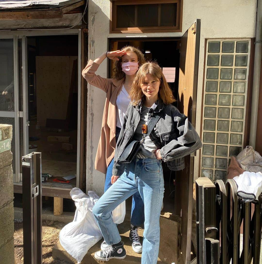 Anton Wormannさんのインスタグラム写真 - (Anton WormannInstagram)「2020 you were dirty 🏡 💥🔨  Wishing you all a safe and happy new year 🎊❤️ 2020年は汚いね、あけましておめでとうございます⛩ #bradderhq #Sangenjaya」12月31日 19時08分 - antonwormann