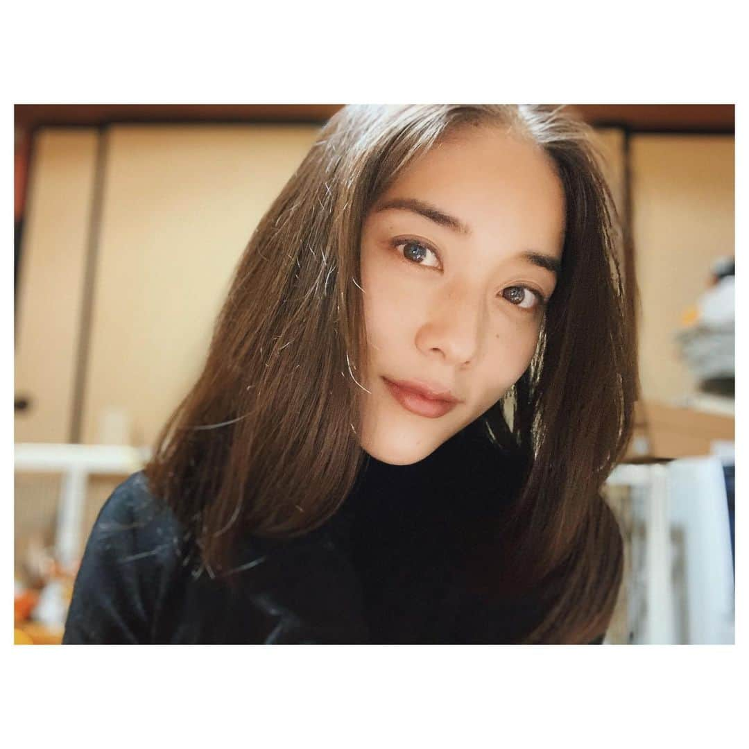 林恵理さんのインスタグラム写真 - (林恵理Instagram)「色々あった2020年も終わり。 来年は新しいことにも挑戦していきたいなと思っています！  最近は、テレビ見たよー! って声掛けてくださる方も多くなり、とても嬉しいです☺️ ありがとう！  今年もお世話になった皆さん、 そして応援してくれる皆さん、また来年も宜しくお願い致します🤲  良いお年を！ . . #2020年 #ありがとうございました #また来年もよろしくお願いします #600投稿目」12月31日 19時17分 - eri_rin.215