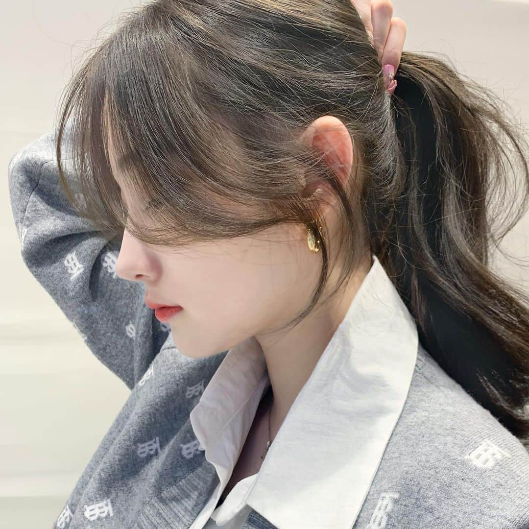原涼香のインスタグラム：「𝐅𝐚𝐜𝐞 𝐚𝐫𝐞𝐚 𝐜𝐮𝐭 色気の出る小顔cut🖤 ㅤㅤㅤㅤㅤㅤㅤㅤㅤㅤㅤㅤㅤ」
