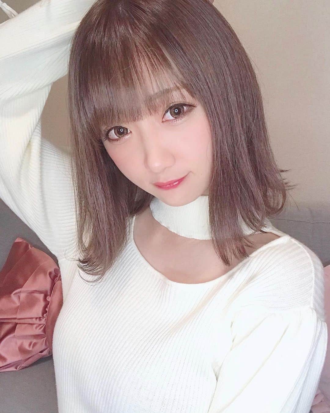 小倉里茉さんのインスタグラム写真 - (小倉里茉Instagram)「♡♡♡ . 髪色かわゆ👶🏻🎶来年もみんなよろしくね！ 今年もたくさんありがとうございました💕 . . #りぱにゃん #自撮り #自撮り界隈 #わーーーージャニオタさんと繋がるお時間がまいりましたいっぱい繋がりましょ .」12月31日 19時12分 - __ripanyan___