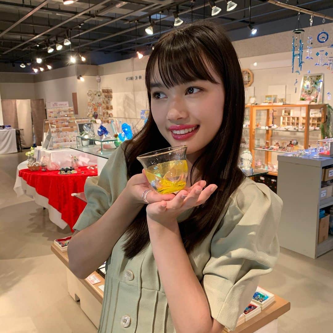 新井舞良のインスタグラム：「2020年も残り数時間となりましたが いかがお過ごしでしょうか？☺︎  今年を経て色々な面で少しは強くなかったかなと思います。来年は更に強くなりたいと思います！  2020年有難うございました。　 来年も是非よろしくおねがい致します🙇‍♀️  自由で幸せな年末をお過ごし下さい！🤍」