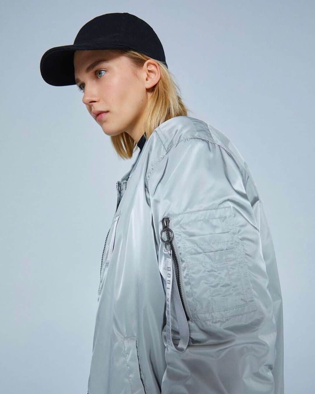 Bershkaのインスタグラム：「Picturing myself rocking this bomber 👌🏻 #bershkastyle」