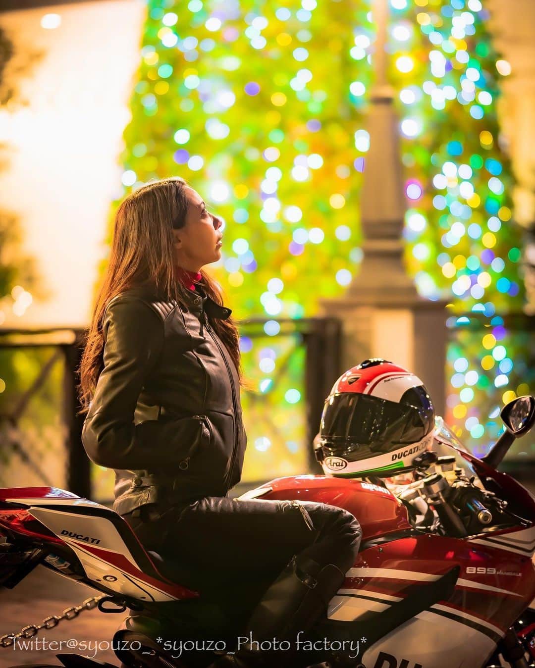 CAMIRAさんのインスタグラム写真 - (CAMIRAInstagram)「イタリア街の裏？にあるツリーのイルミネーションきれいだった☺️✨ #バイク女子#イルミネーション#バイク好きな人と繋がりたい#バイクのある生活#バイク写真部#Panigale#Ducati」12月31日 19時21分 - camila.528