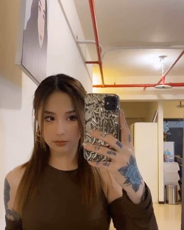 Abby Chenのインスタグラム：「迎接新年要認真打扮🤍」
