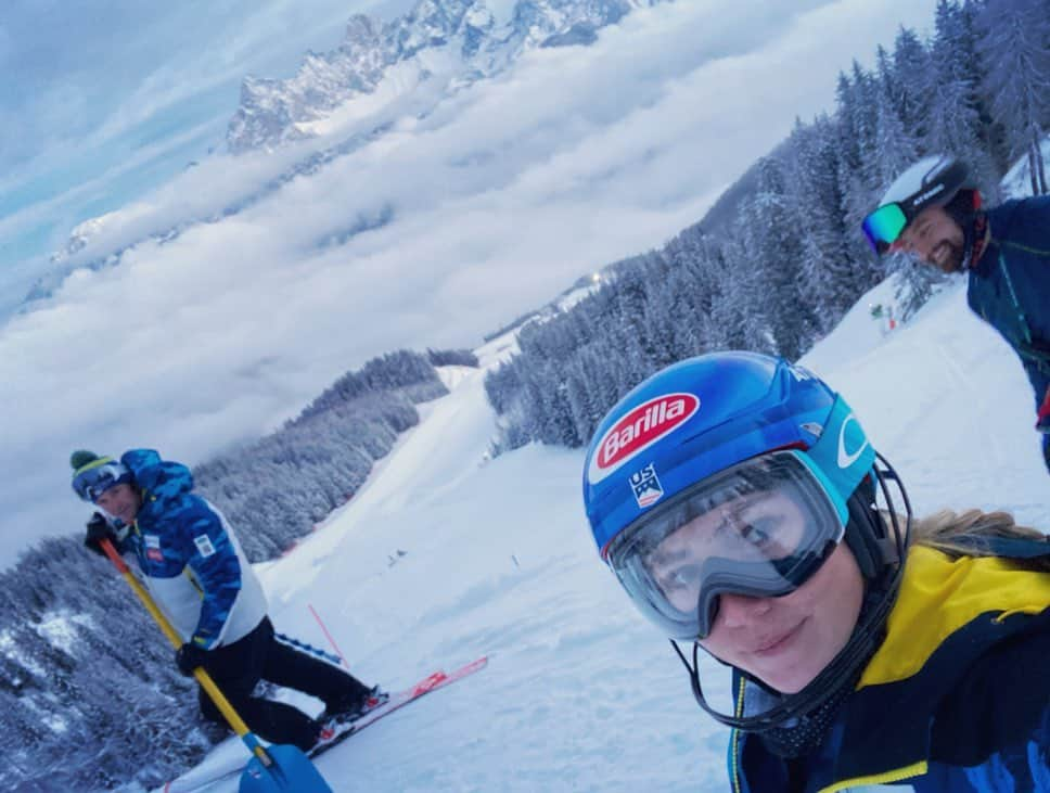 ミカエラ・シフリンさんのインスタグラム写真 - (ミカエラ・シフリンInstagram)「Pretty hard to argue with that view🤩  #weareskiing」12月31日 19時27分 - mikaelashiffrin