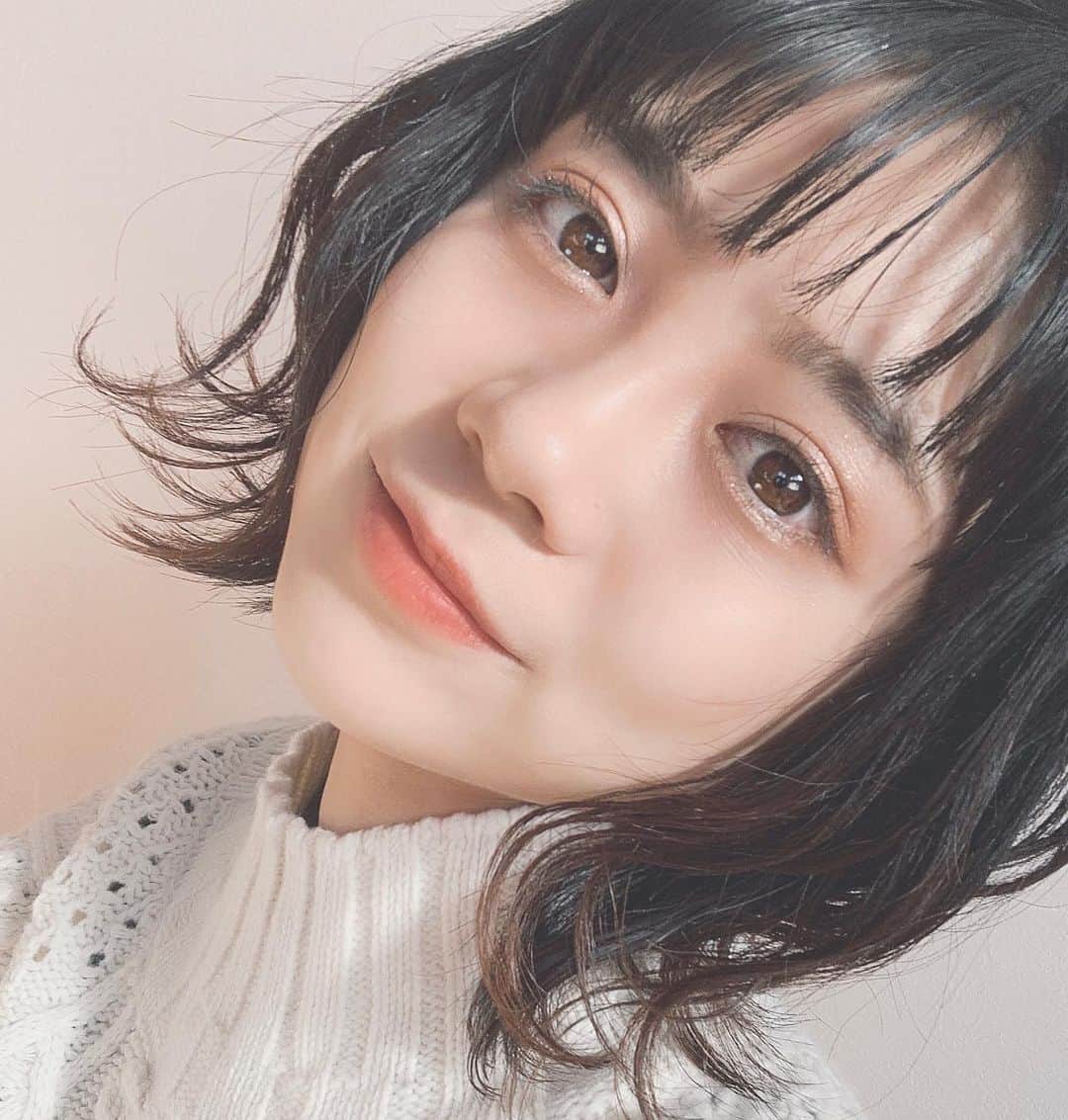 金野美穂のインスタグラム：「2020年 応援してくださり 本当にありがとうございました😌！！  2021年  モ〜っと  モ〜っと  良い年になる！！🐮🐮  笑顔が沢山見られる年となりますように✨✨🥰  来年も宜しくお願い致します🤲  皆さん良いお年をお迎えください〜☺️✨✨」