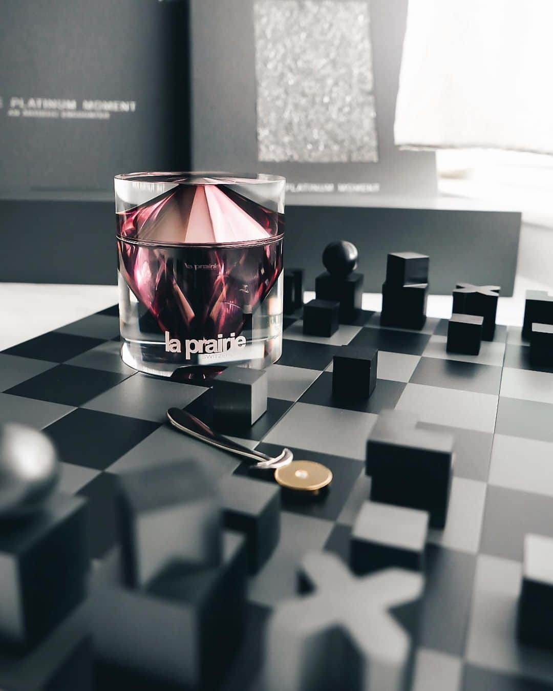 Ruby Kwanさんのインスタグラム写真 - (Ruby KwanInstagram)「Anything new you learned in 2020? I learned how to play chess this year. 🖤 Hahaa! Yes, because I watched #TheQueensGambit too.  Are we all influenced by the Netflix too much this year? Or are we all should say thanks to #netflix this year for all the entertainment we have #athome?  I was thrilled when I opened this limited edition chess set from @laprairie. 💙 #ThePlatinumMoment is not only when I apply the #PlatinumRare #HauteRejuvenation cream on my face, but also the time I can play this chess set with my husband. Thank you #LaPrairie Team. ✨🙏🏻✨ #bestofthebest #rougeclosetbeauty」12月31日 19時37分 - rougecloset