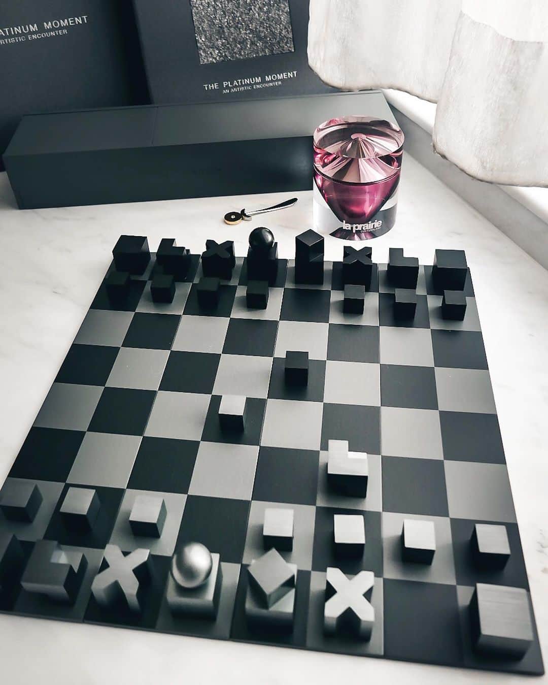 Ruby Kwanさんのインスタグラム写真 - (Ruby KwanInstagram)「Anything new you learned in 2020? I learned how to play chess this year. 🖤 Hahaa! Yes, because I watched #TheQueensGambit too.  Are we all influenced by the Netflix too much this year? Or are we all should say thanks to #netflix this year for all the entertainment we have #athome?  I was thrilled when I opened this limited edition chess set from @laprairie. 💙 #ThePlatinumMoment is not only when I apply the #PlatinumRare #HauteRejuvenation cream on my face, but also the time I can play this chess set with my husband. Thank you #LaPrairie Team. ✨🙏🏻✨ #bestofthebest #rougeclosetbeauty」12月31日 19時37分 - rougecloset