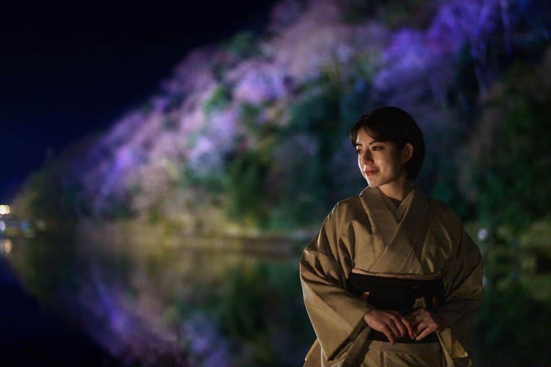 薄田ジュリアさんのインスタグラム写真 - (薄田ジュリアInstagram)「☑︎ もうすぐ2020年が幕を閉じますね。  振り返ると…新型コロナウイルスの蔓延を始め、世界中で予期しなかった出来事が起こる1年でした。  その中で、改めて自分が本当に大切にしているものが明確になった年でもありました。  来年は何が待ち受けているか分からないけれど、全てを楽しめる心を持ち合わせて、前に進もうと思います。  来年も、皆さんにとって笑顔溢れる1年となりますように…☆  #薄田ジュリア」12月31日 19時51分 - julia_usuda