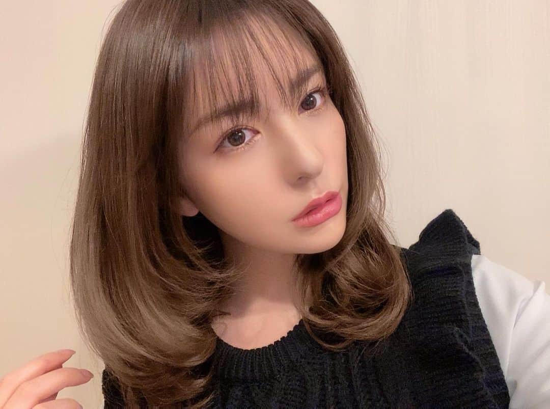 スミス楓のインスタグラム：「🤍❔」
