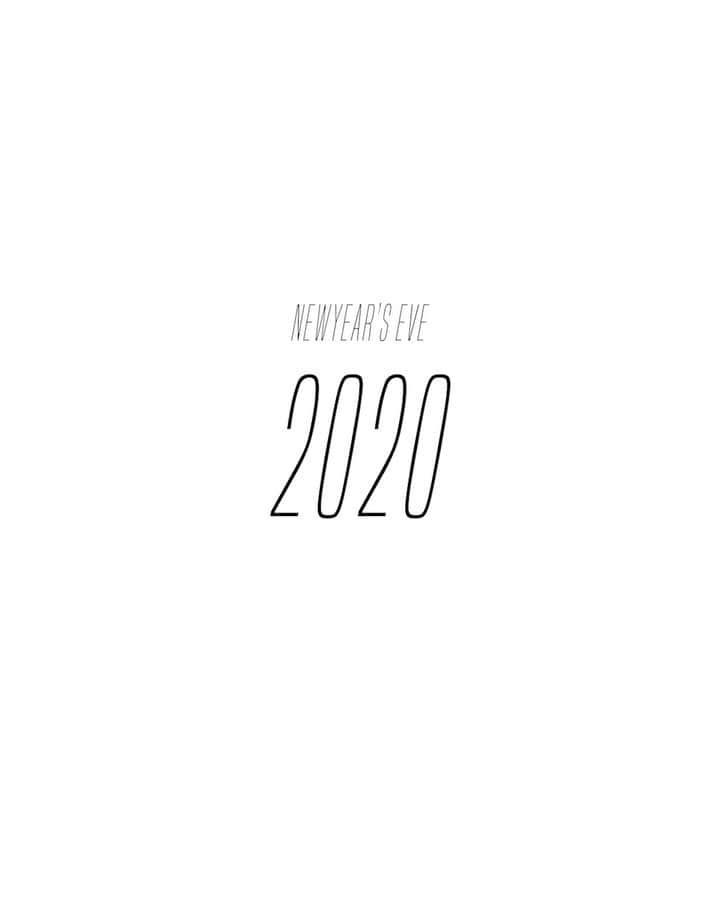 MARISのインスタグラム：「2020年ありがとうございました！！  去年とガラリと変わった生活。 初めて海外にいかない1回しか行かなかった年。 日本に1年近くいたのは生まれて初めてなの。 今までは半分は海外にいたし日本の帰る家は常に荷物がたくさんだったけど、 引っ越しして1から新しい世界を創り上げてる最中🤍まだまだだけど何もかも当たり前じゃないこと、時代が変わってること、小さな幸せ、大きな幸せに気づく事ができた年でした🤍たっくさん感謝をした年🙏 明日からは2021！！  今までにない新しい出会いがたくさんありました！ これからワクワクでいっぱいです❤️ もともと自由人だけどもっと自分らしく生きていく❤️ 風の時代、かまそー❤️ 2020年お世話になりました。お疲れ様でした✨  2021もどうぞよろしくお願い致します✨ 良いお年を...❤️✨素敵な年に❤️ 2020.12.31 Marristea  Thank you so much !!!!2020 Happy new yearssss!!!!!❤️I’m so excited!!! It’s gonna be 2021❤️Bye bye 2020 👋🏾」