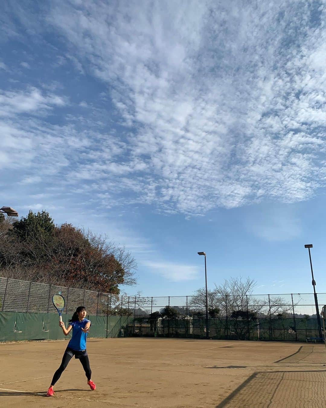 佐藤久真莉のインスタグラム：「今年もたくさんのご声援をありがとうございました🙇‍♀️﻿ 来年は更にレベルアップした姿をお見せ出来る様に頑張ります！﻿ ﻿ 良いお年を🎍﻿ ﻿ #テニス ﻿ #テニス女子﻿ #テニスウェア ﻿ #プロテニスプレイヤー ﻿ #スポーツ ﻿ #スポーツウェア ﻿ #スポーツ女子 ﻿ #武内総合会計﻿ #富士薬品 ﻿ #アドミラルアスレ﻿ #吉田歯科クリニック ﻿ #ヨネックス ﻿ #professionaltennis ﻿ #tennis ﻿ #tennisgirl ﻿ #tennisplayers ﻿ #sports ﻿ #admiralathletics」