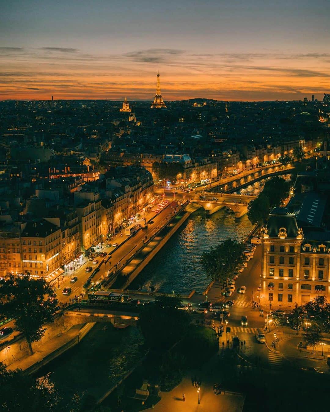 Canon Photographyさんのインスタグラム写真 - (Canon PhotographyInstagram)「A timeless view over Paris ✨ Photography  @davideor94  Curated by @ianharper」12月31日 19時44分 - cpcollectives