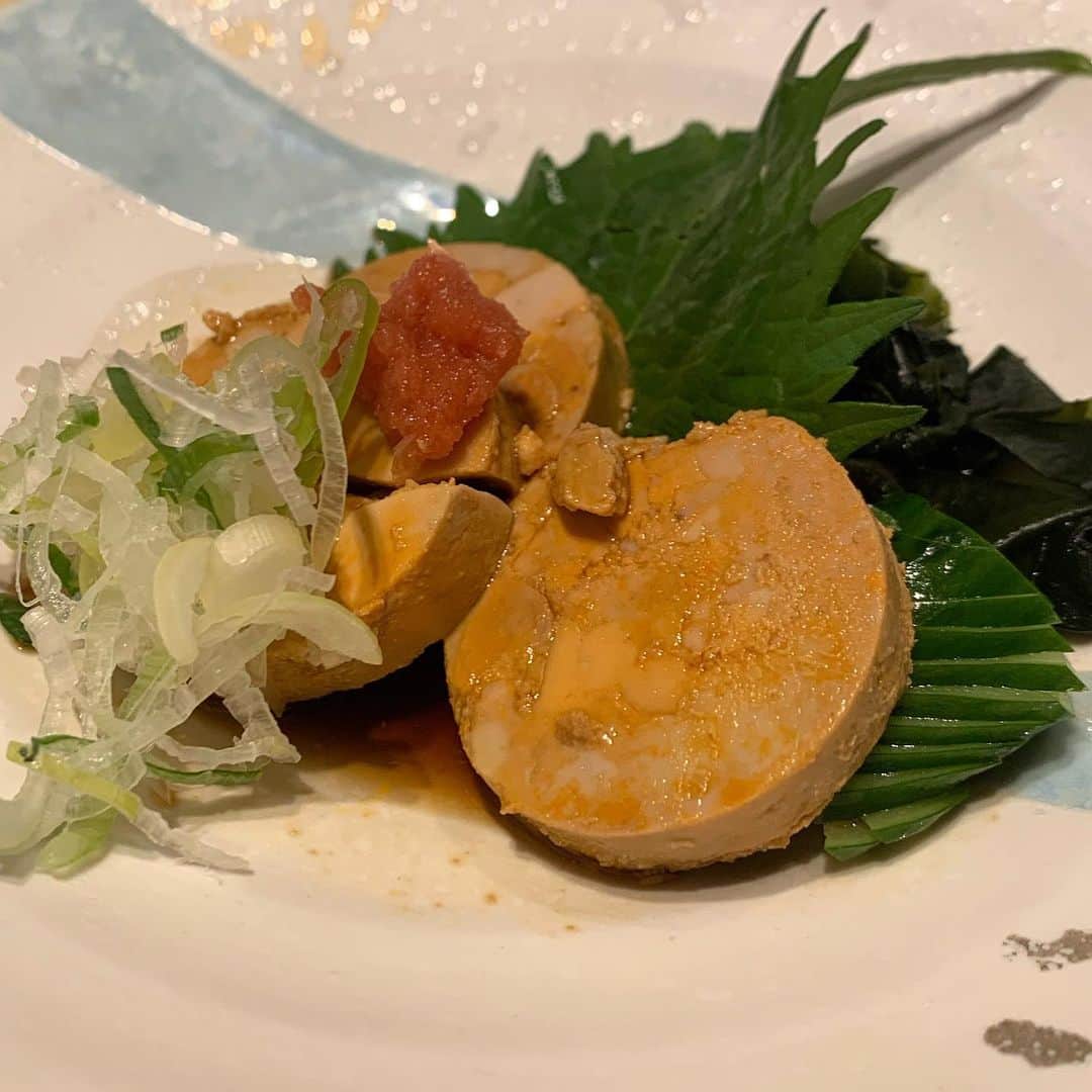 山下恵奈のインスタグラム：「2020年ありがとうございました🍲 特にいい写真がないので生まれて初めて食べたあん肝載せます、気まずい 来年もどうぞ、宜しくお願いします🐄」