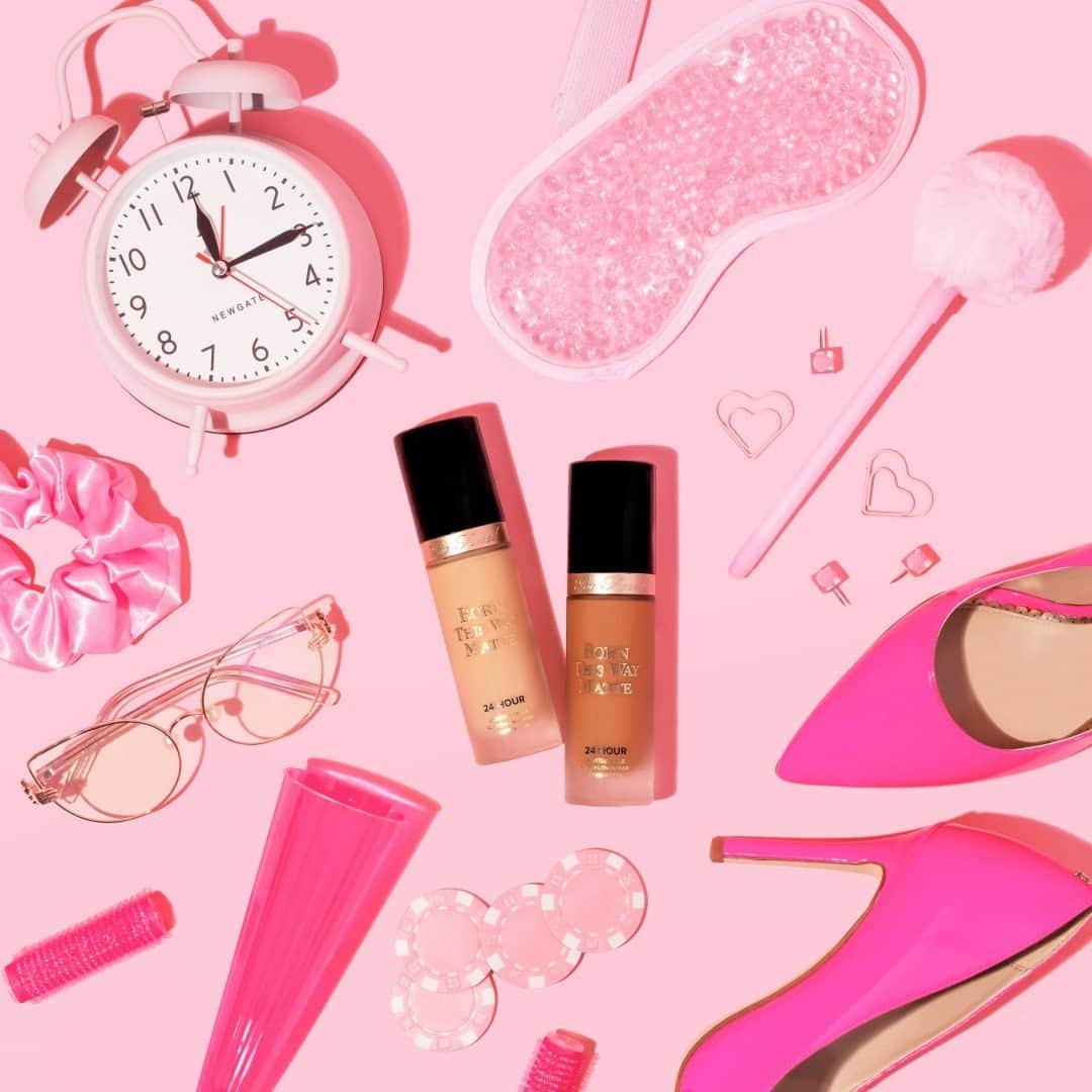 Too Facedのインスタグラム：「Girls Night In never looked so good! 😍✨ Ring in the new year confident with our oil-free, waterproof, life proof Born This Way Matte Foundation! #tfbornthisway #toofaced」