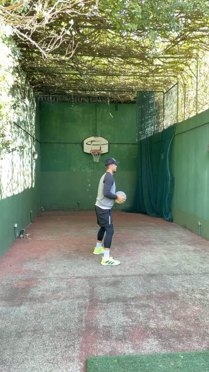 フェルナンド・ベルダスコのインスタグラム：「Terminando 2020 de la mejor manera posible !!  Y en 1 hora cierra el sorteo !! Mucha suerte a todos 😉🍀」