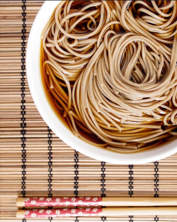 All Nippon Airwaysさんのインスタグラム写真 - (All Nippon AirwaysInstagram)「We're warming up a bowl of toshikoshi soba, the traditional Japanese noodle dish eaten on #NewYearsEve. 🍜 How are you welcoming 2021?」12月31日 20時00分 - allnipponairways