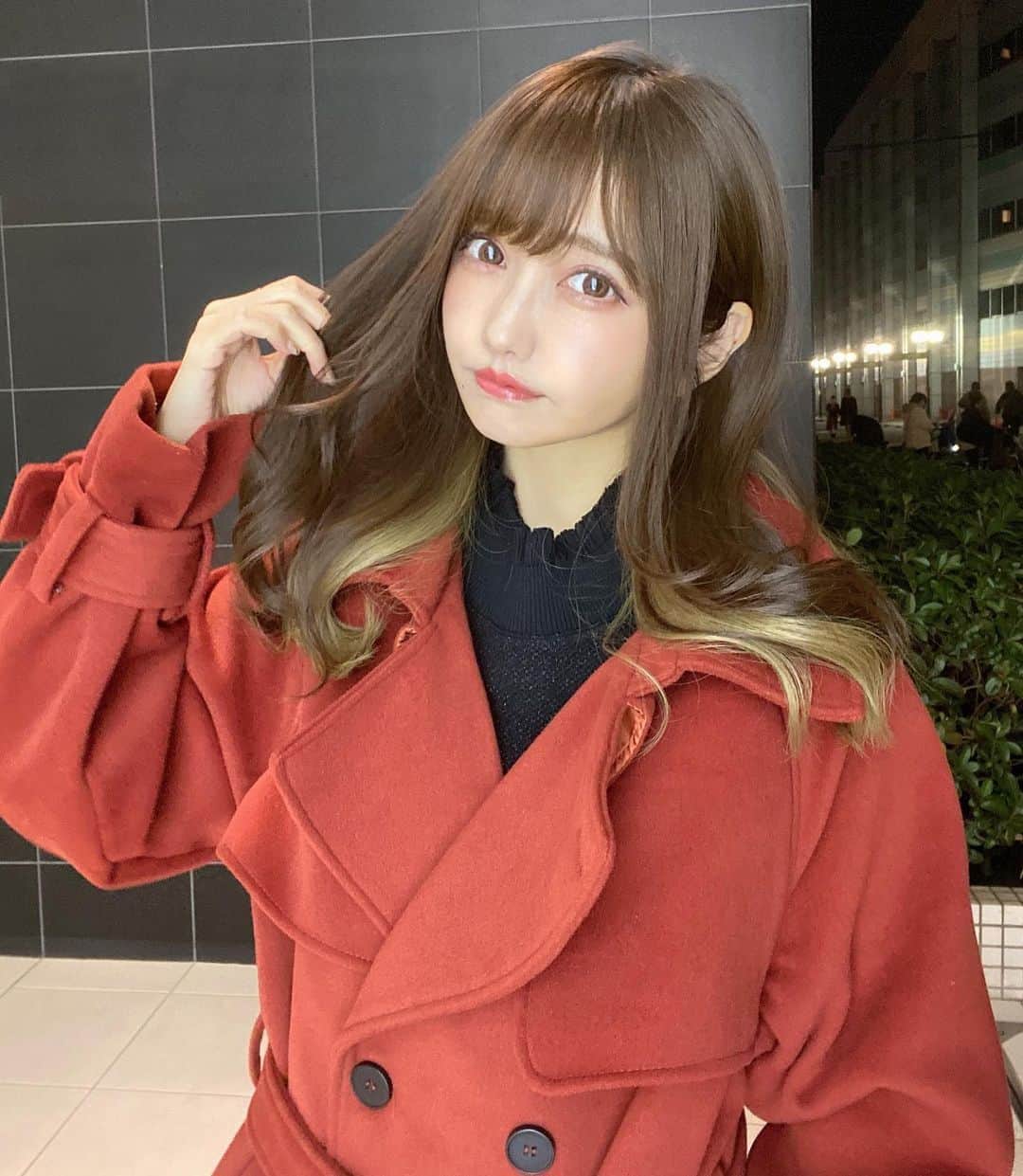 遠藤 玲奈 /endo renaのインスタグラム：「大晦日だねぇ、なにしてる☃？ . 今年もお世話になりました🐈 来年も仲良くしてくだされ◡̈⋆ . ♥outer： @spicaglow  明るい色のコートって着てて テンションあがるから最近好き✨💭 他にも可愛いお洋服がいっぱいなのでチェックしてみて🥺  クーポンコード【rm1000】で 1,000円引きになるので この機会によかったら🎁✨ . #spicaglow #spicaglowstyle #スピカグロー #coordinate #outer #冬コーデ #アウター #インナーカラー #グレージュ」