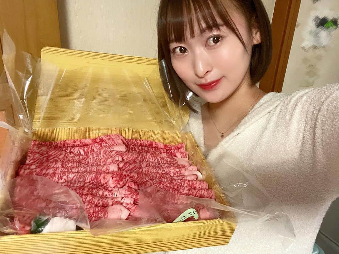 三浦亜莉沙さんのインスタグラム写真 - (三浦亜莉沙Instagram)「﻿ ▷▷ 𝐲𝐞𝐚𝐫-𝐞𝐧𝐝﻿ ﻿ 今年もあともう少しですね😌💭﻿ ﻿ 今夜は家族みんなで焼肉です♡﻿ ﻿ ﻿ #2020 #大晦日﻿」12月31日 19時57分 - arisa_0720