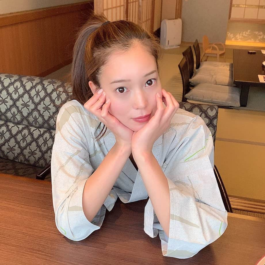 竹下智穂のインスタグラム：「今年は家族で温泉旅行に行けて楽しかった〜💕 来年もよろしくお願いします💕良いお年を🐮 . . . #2020年#大みそか#年越し#2021年」